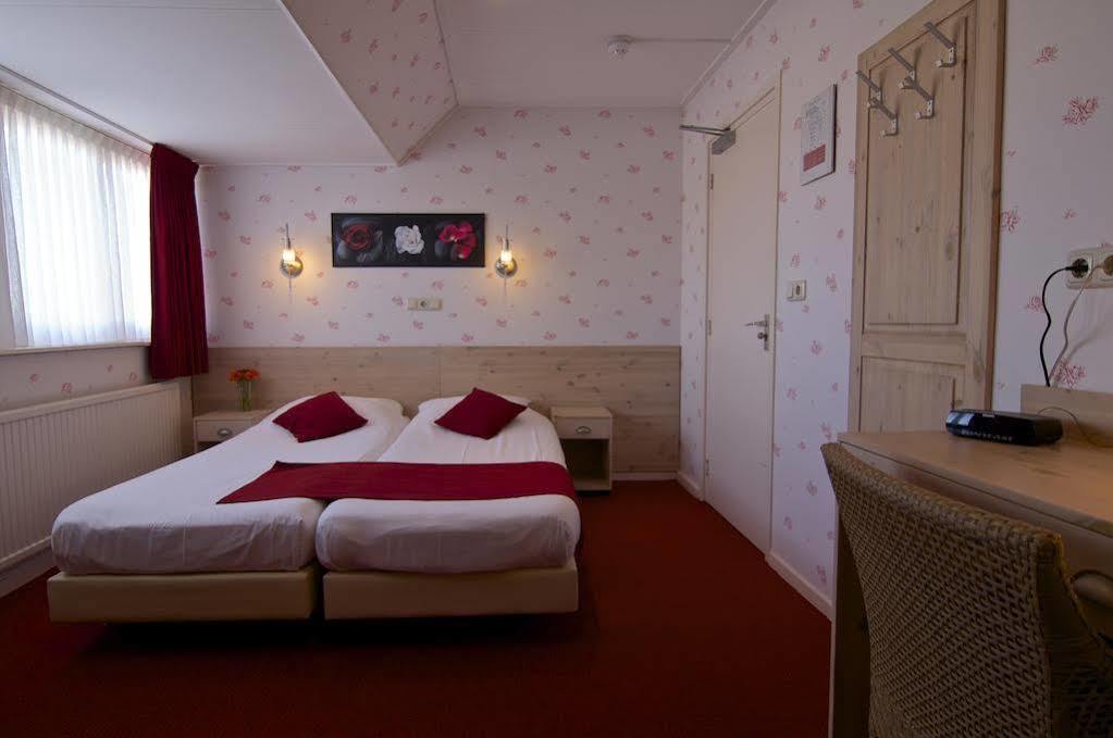 Hotel Oepkes West-Terschelling Eksteriør billede